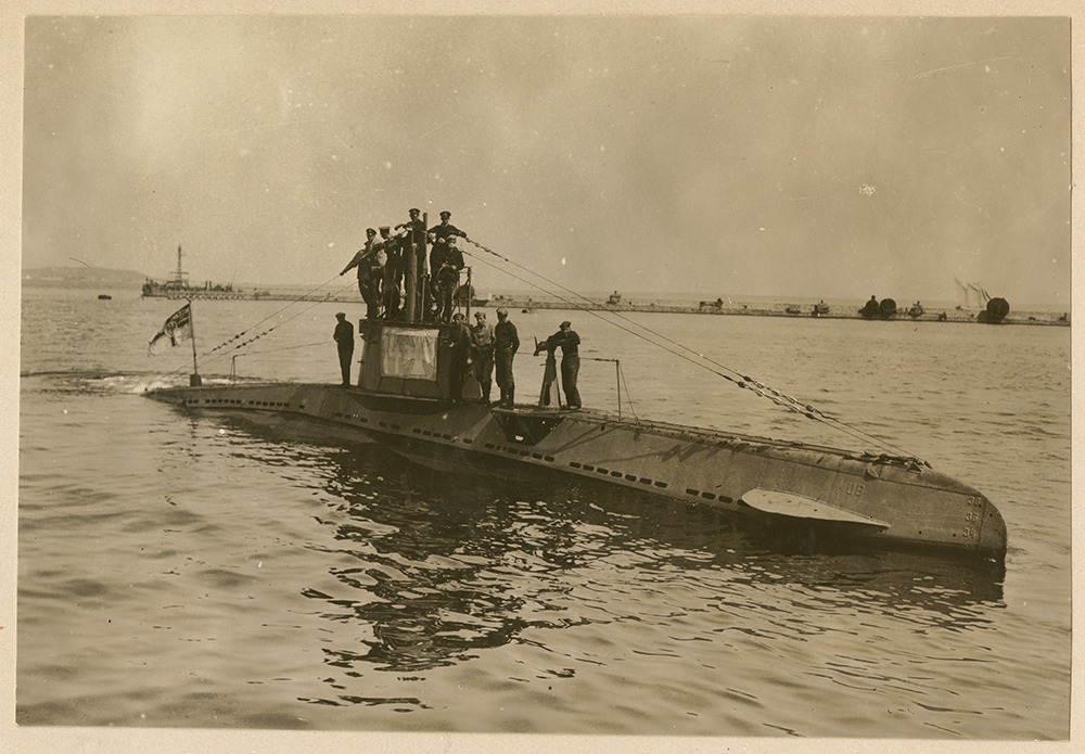 hitler-s-unconventional-use-of-submarines-caught-allied-pilots-by